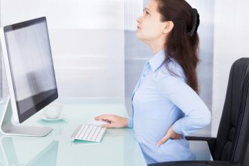 2 mẹo hay chữa đau lưng cho dân văn phòng